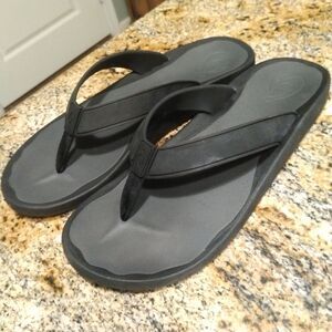 Olukai Koko'o Men's Flip Flop Sandal Black/Dark Shadow 10493-406C Men's Size 13
